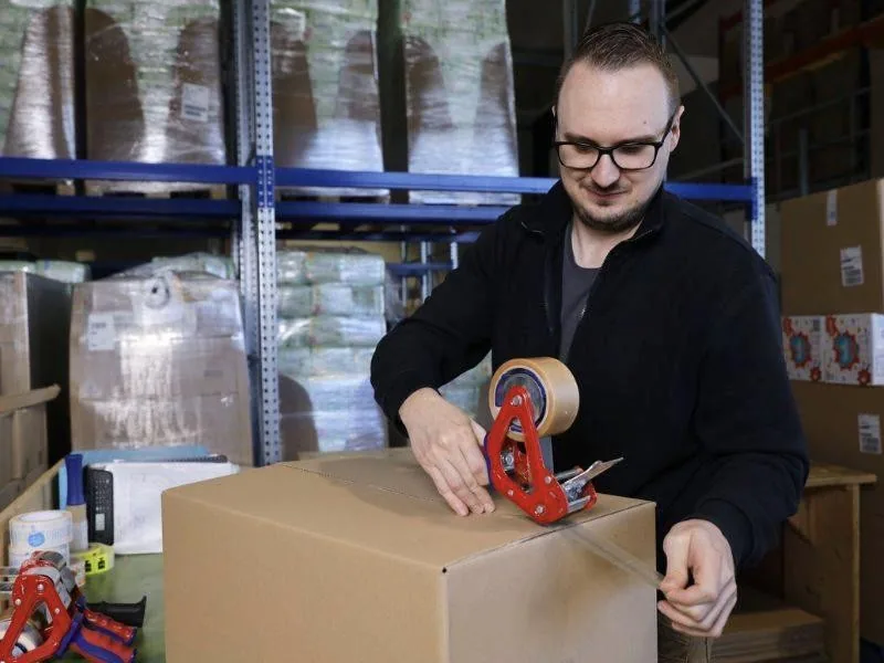 Logistics Outsourcing: Efficient Solutions for Businesses – Pros & Cons